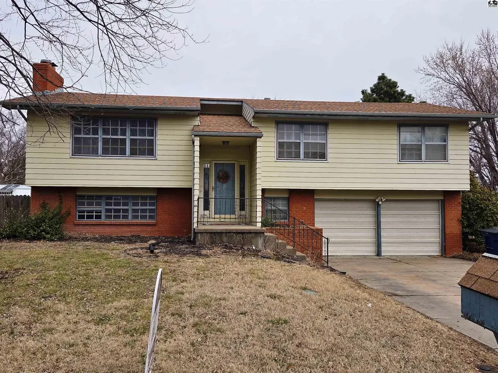 916 W 10th Street Newton KS 67114