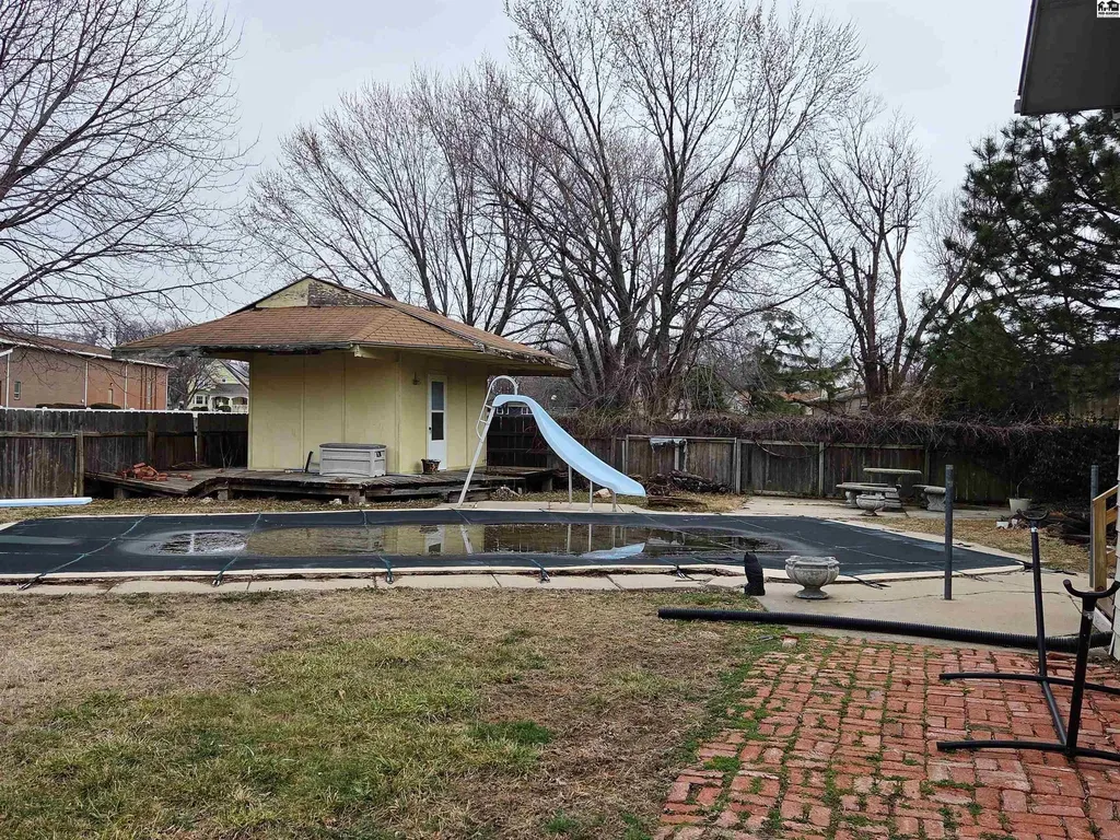 916 W 10th Street Newton KS 67114