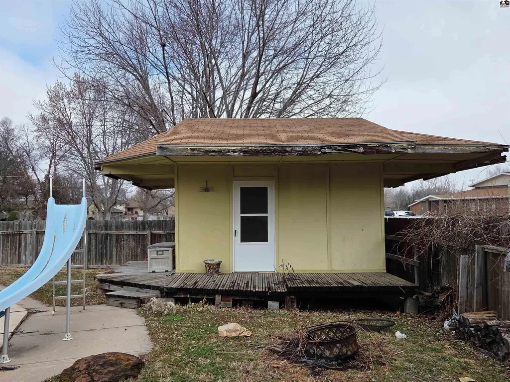 916 W 10th Street Newton KS 67114