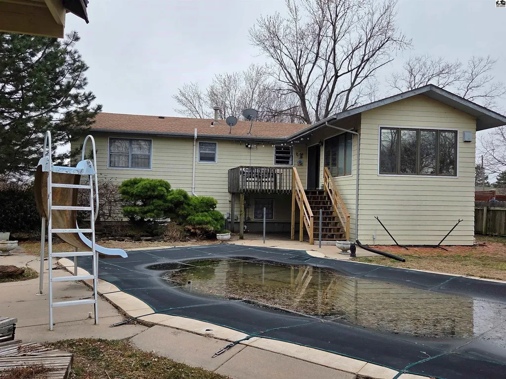 916 W 10th Street Newton KS 67114