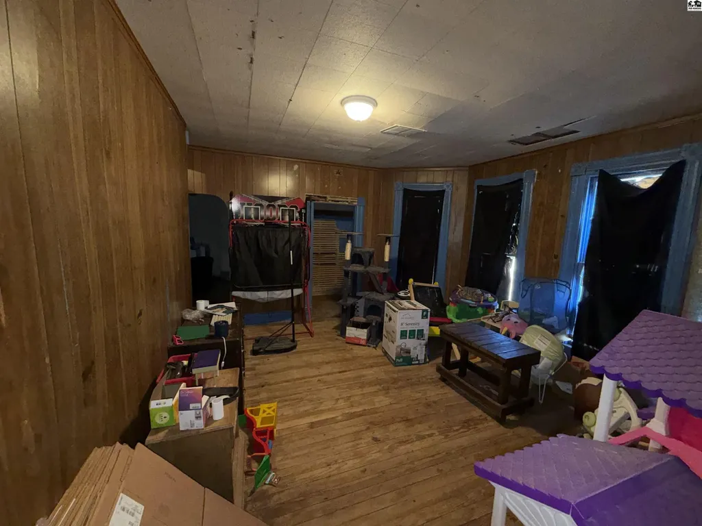 304 E 1st Avenue Hutchinson KS 67501