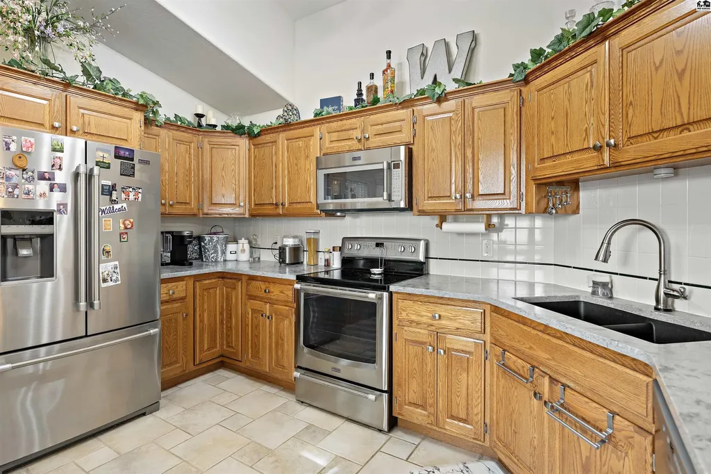 329 Kisiwa Village Road Hutchinson KS 67502