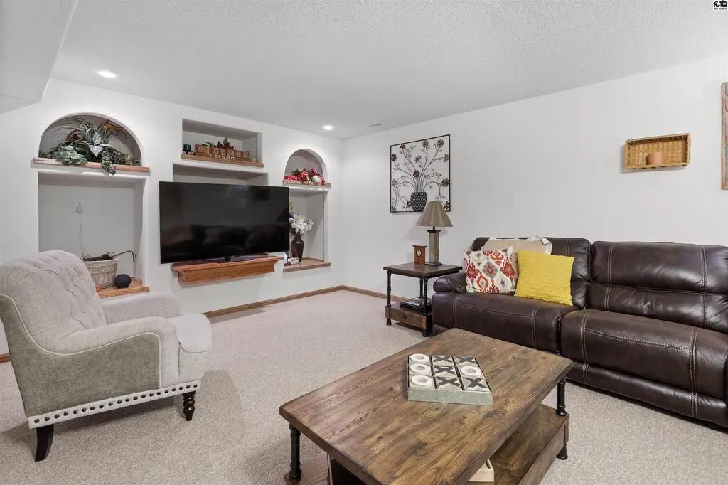 329 Kisiwa Village Road Hutchinson KS 67502