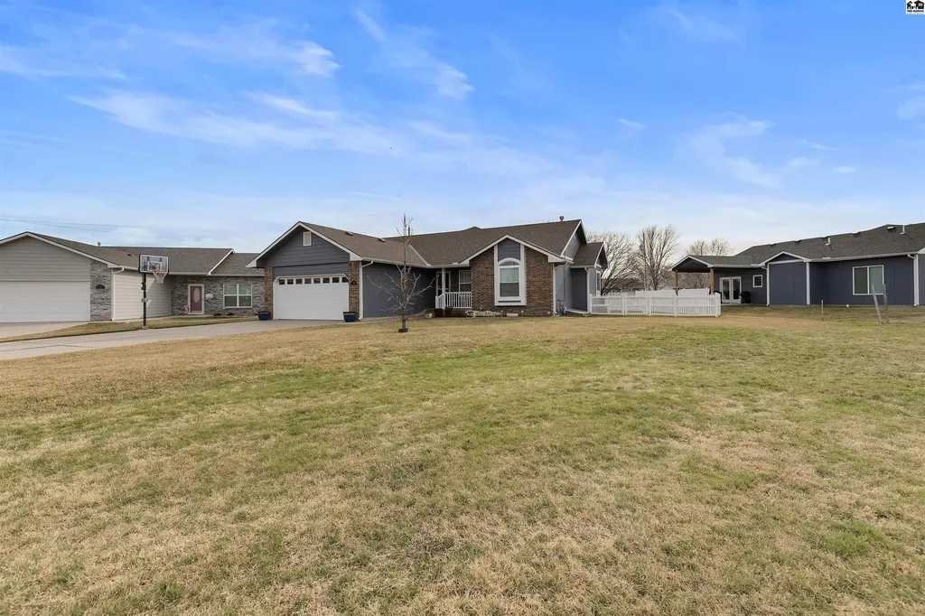 329 Kisiwa Village Road Hutchinson KS 67502