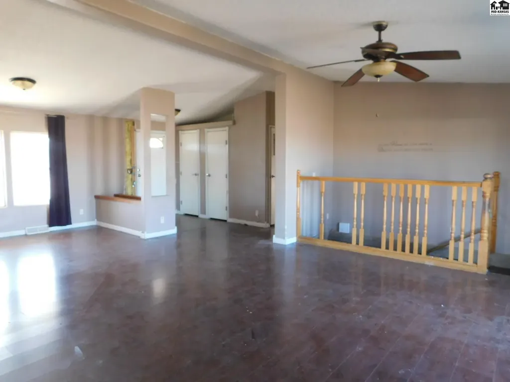 202 W Avenue D South Hutchinson KS 67505
