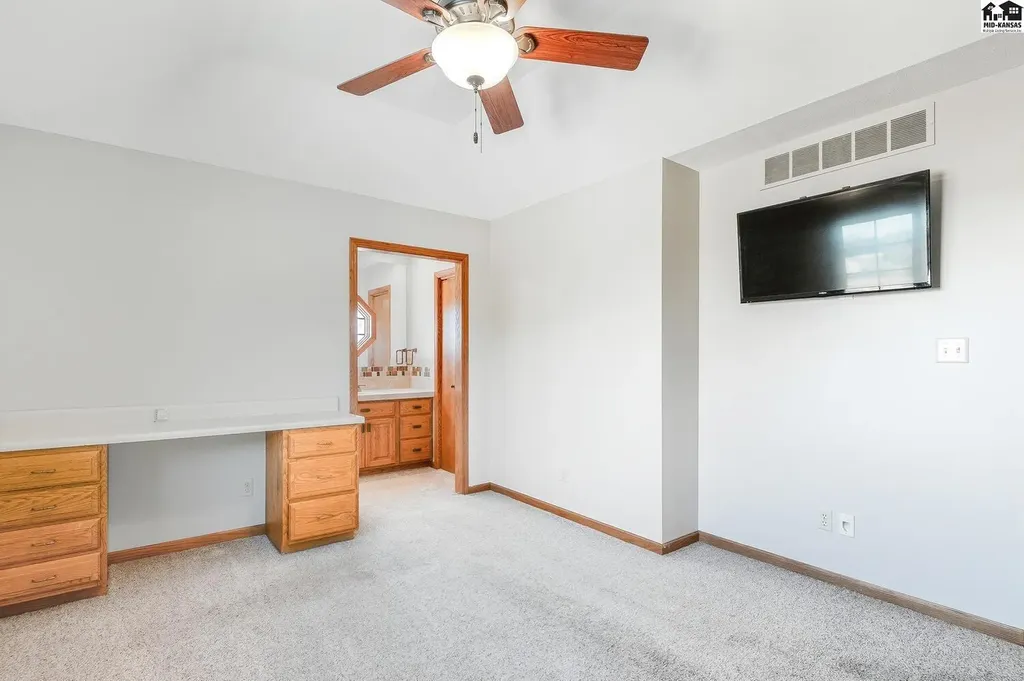 5804 W 50th Avenue Hutchinson KS 67502