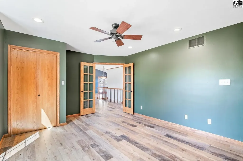 5804 W 50th Avenue Hutchinson KS 67502