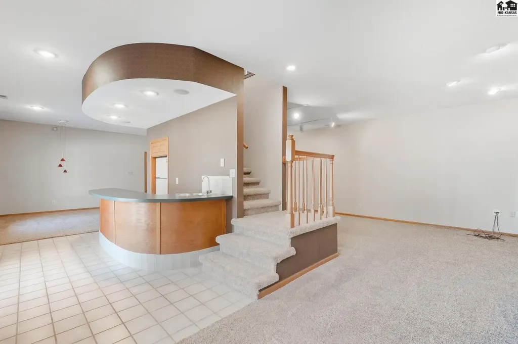 5804 W 50th Avenue Hutchinson KS 67502