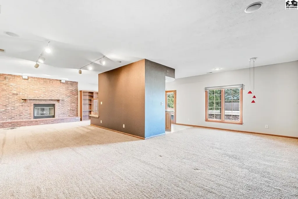 5804 W 50th Avenue Hutchinson KS 67502