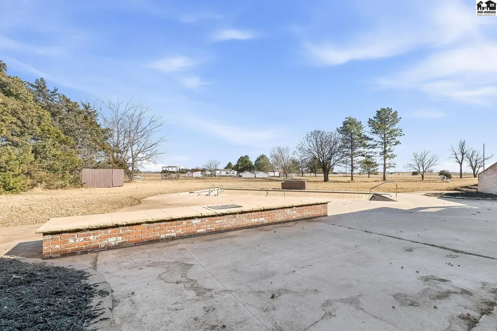 5804 W 50th Avenue Hutchinson KS 67502