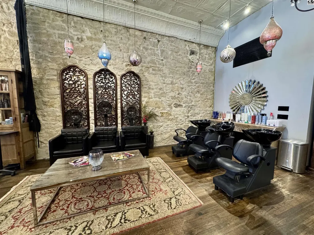 16 S Main Street Hutchinson KS 67501