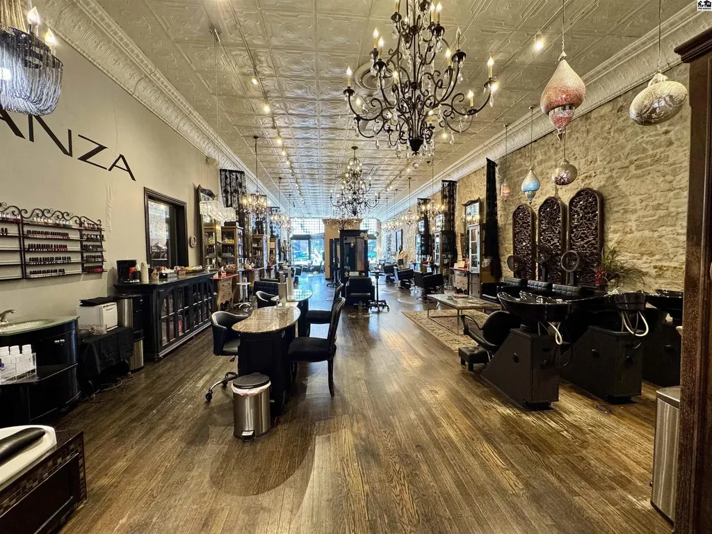 16 S Main Street Hutchinson KS 67501