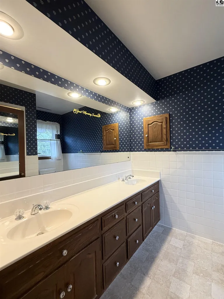 40 Tomahawk Road Hutchinson KS 67502