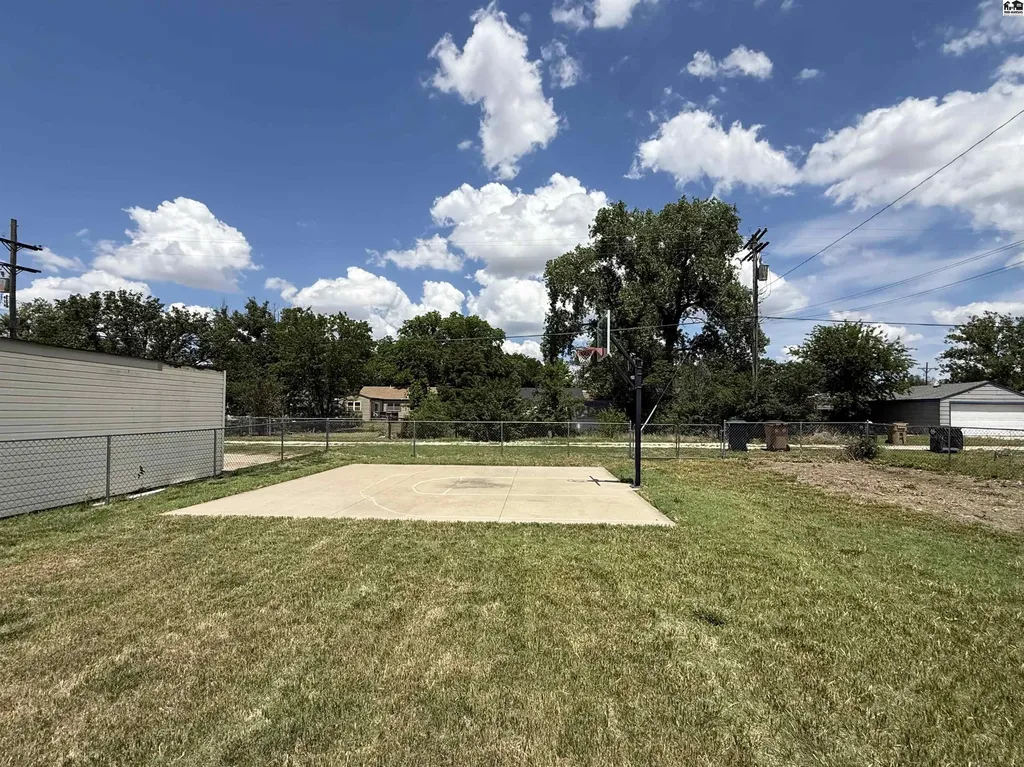 904 W 20th Avenue Hutchinson KS 67502