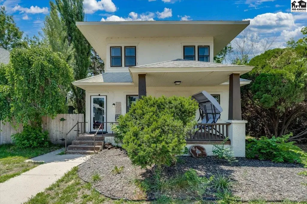 225 W 9th Avenue Hutchinson KS 67501
