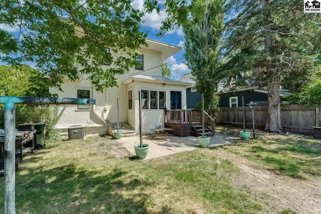225 W 9th Avenue Hutchinson KS 67501