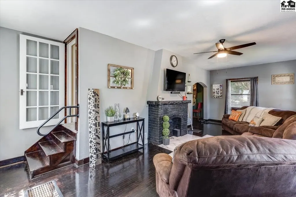225 W 9th Avenue Hutchinson KS 67501