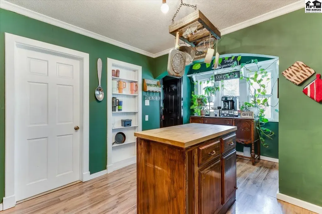 225 W 9th Avenue Hutchinson KS 67501