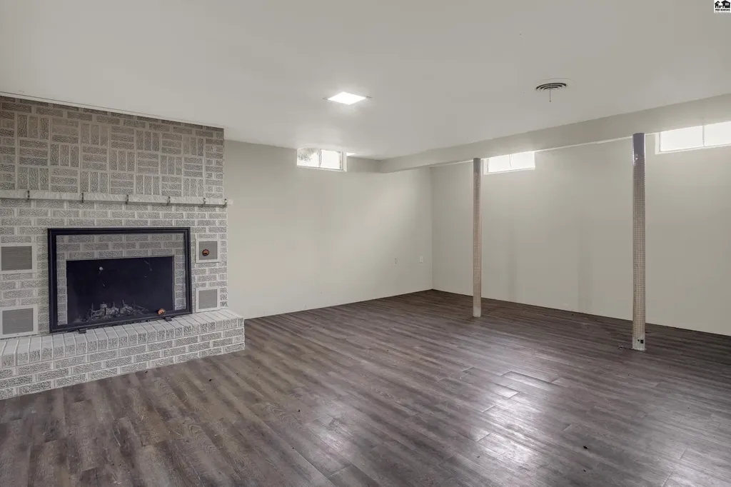 701 W Main Street Arlington KS 67514