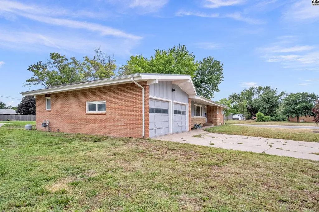 701 W Main Street Arlington KS 67514