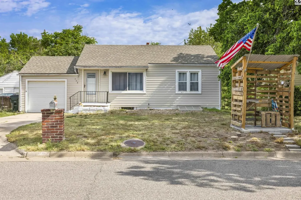308 W 25th Avenue Hutchinson KS 67502
