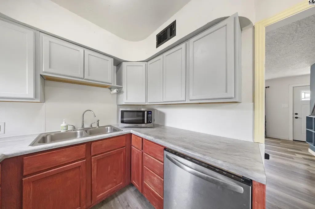 308 W 25th Avenue Hutchinson KS 67502