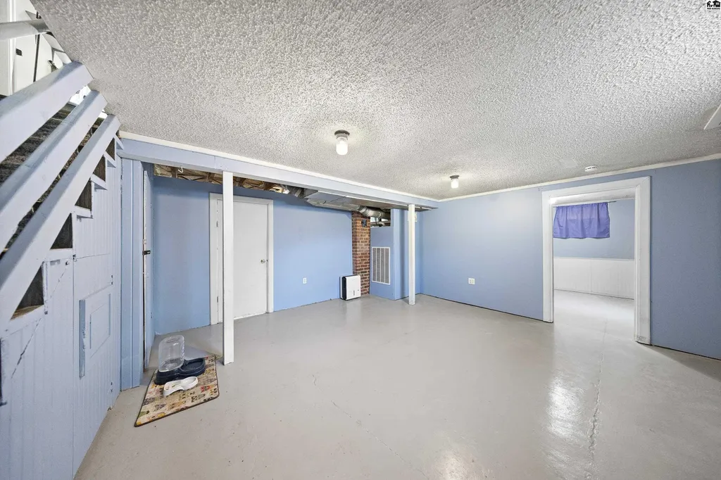 308 W 25th Avenue Hutchinson KS 67502
