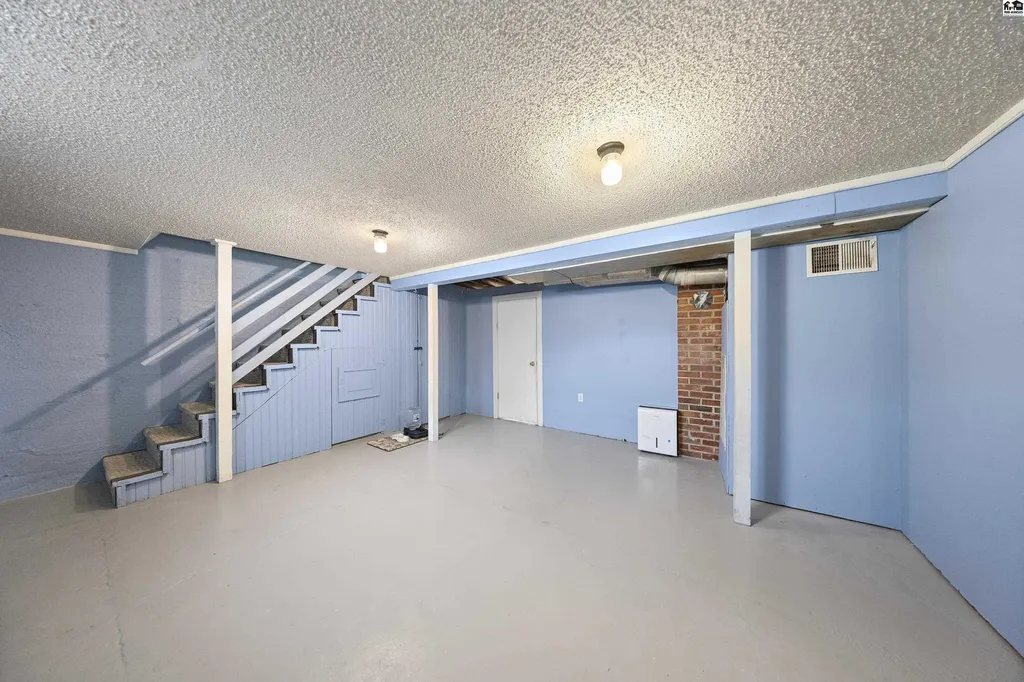 308 W 25th Avenue Hutchinson KS 67502