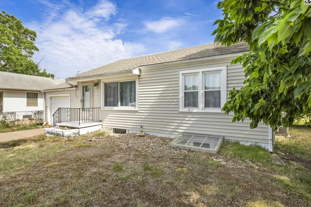 308 W 25th Avenue Hutchinson KS 67502