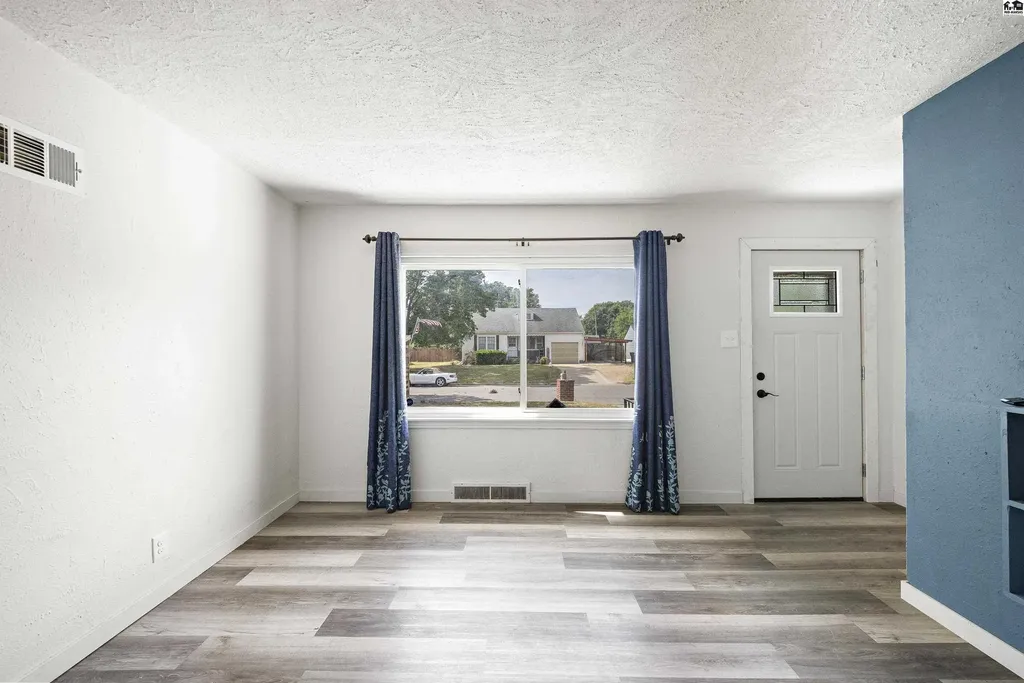 308 W 25th Avenue Hutchinson KS 67502