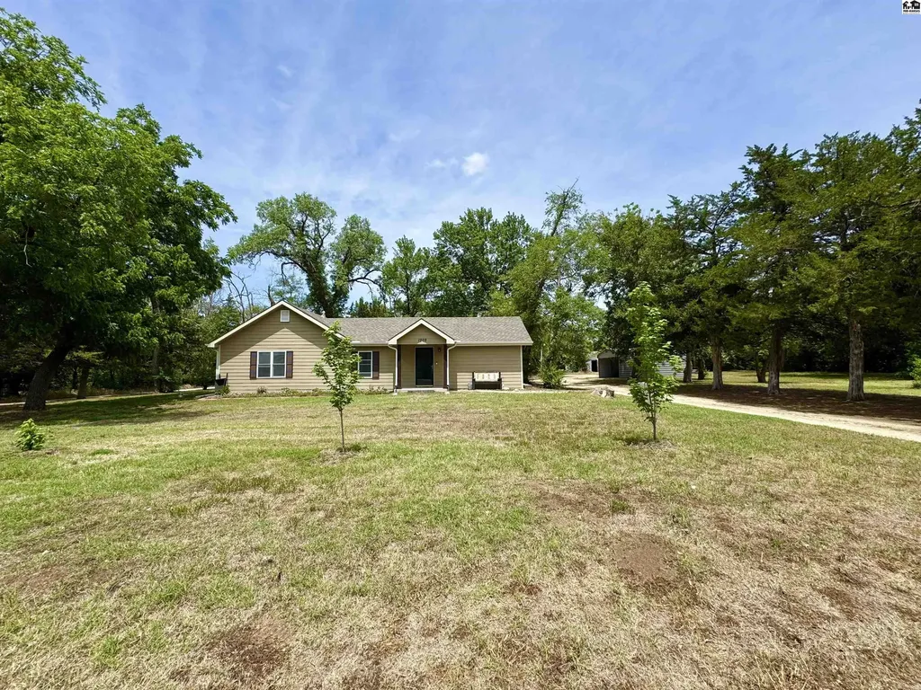 1202 E 56th Avenue Hutchinson KS 67502