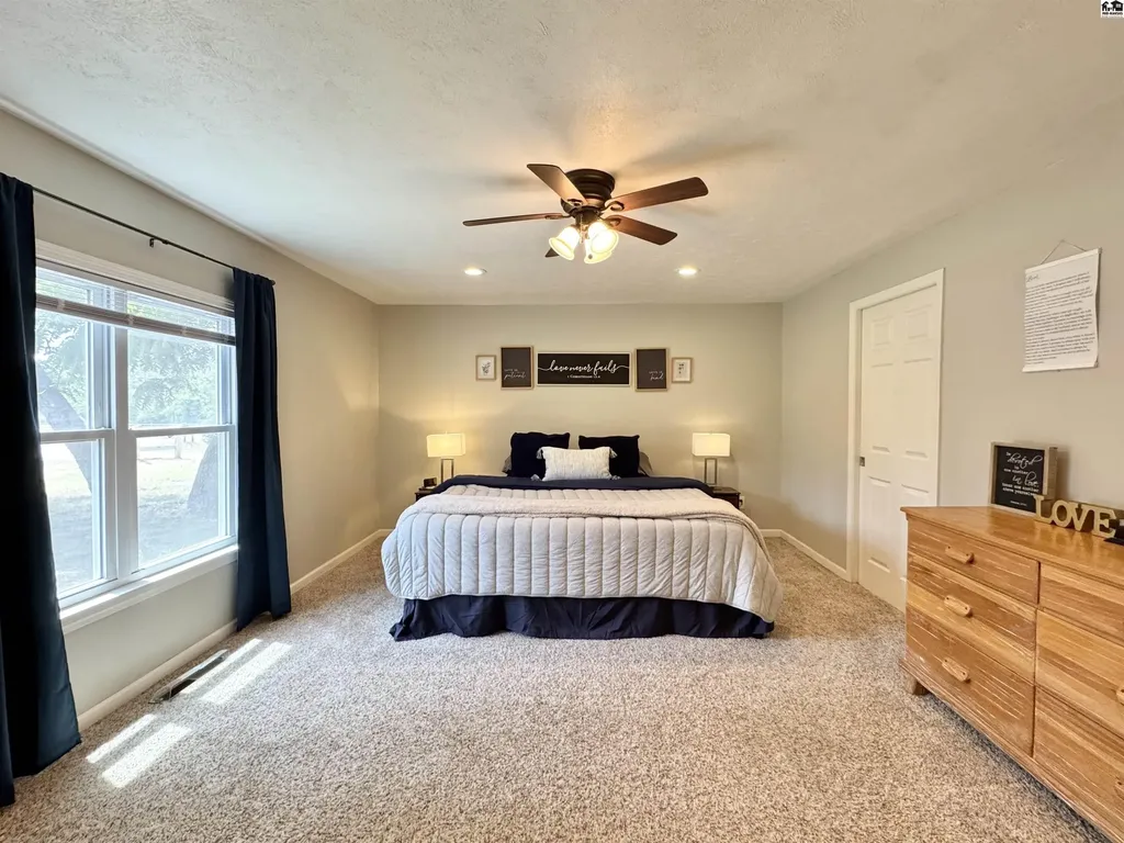 1202 E 56th Avenue Hutchinson KS 67502