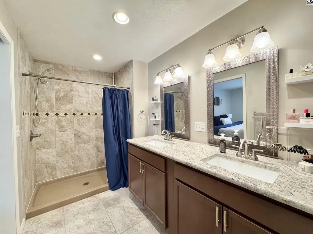 1202 E 56th Avenue Hutchinson KS 67502