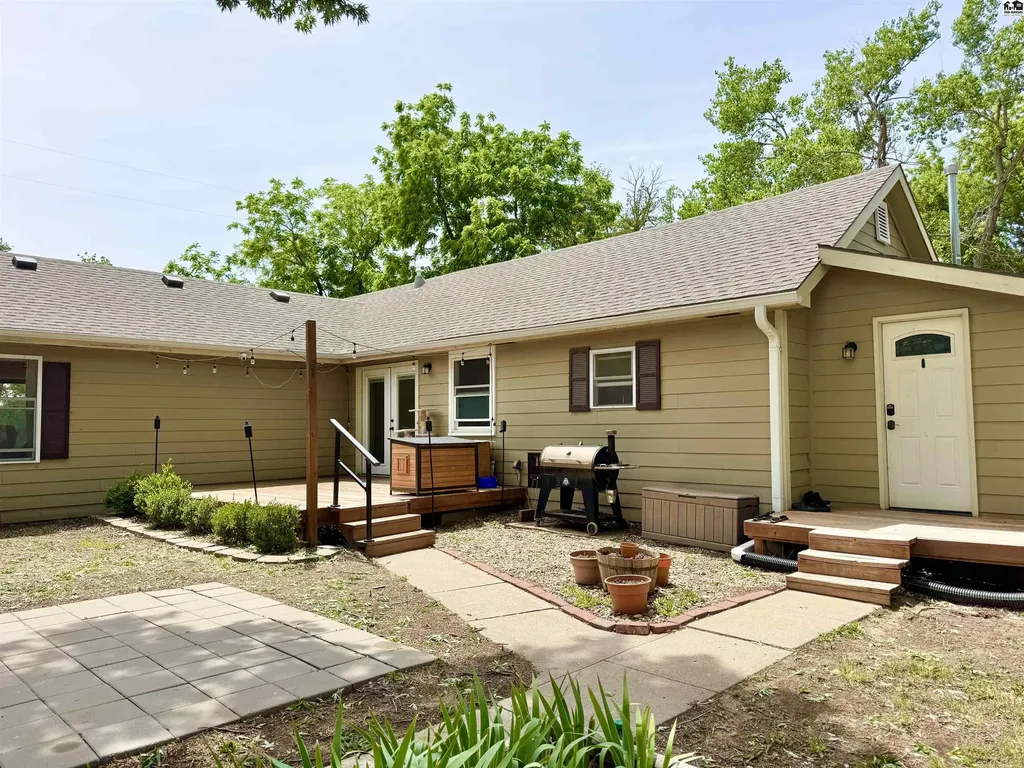 1202 E 56th Avenue Hutchinson KS 67502