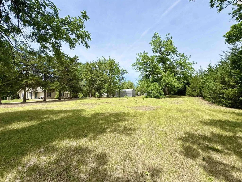 1202 E 56th Avenue Hutchinson KS 67502