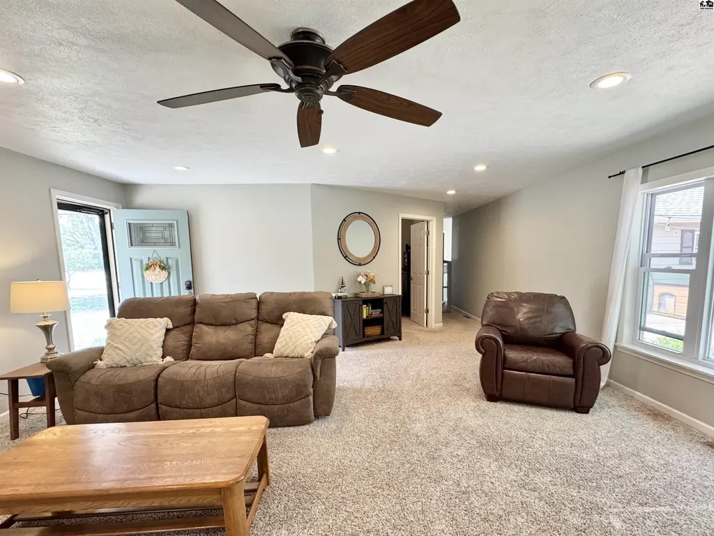 1202 E 56th Avenue Hutchinson KS 67502