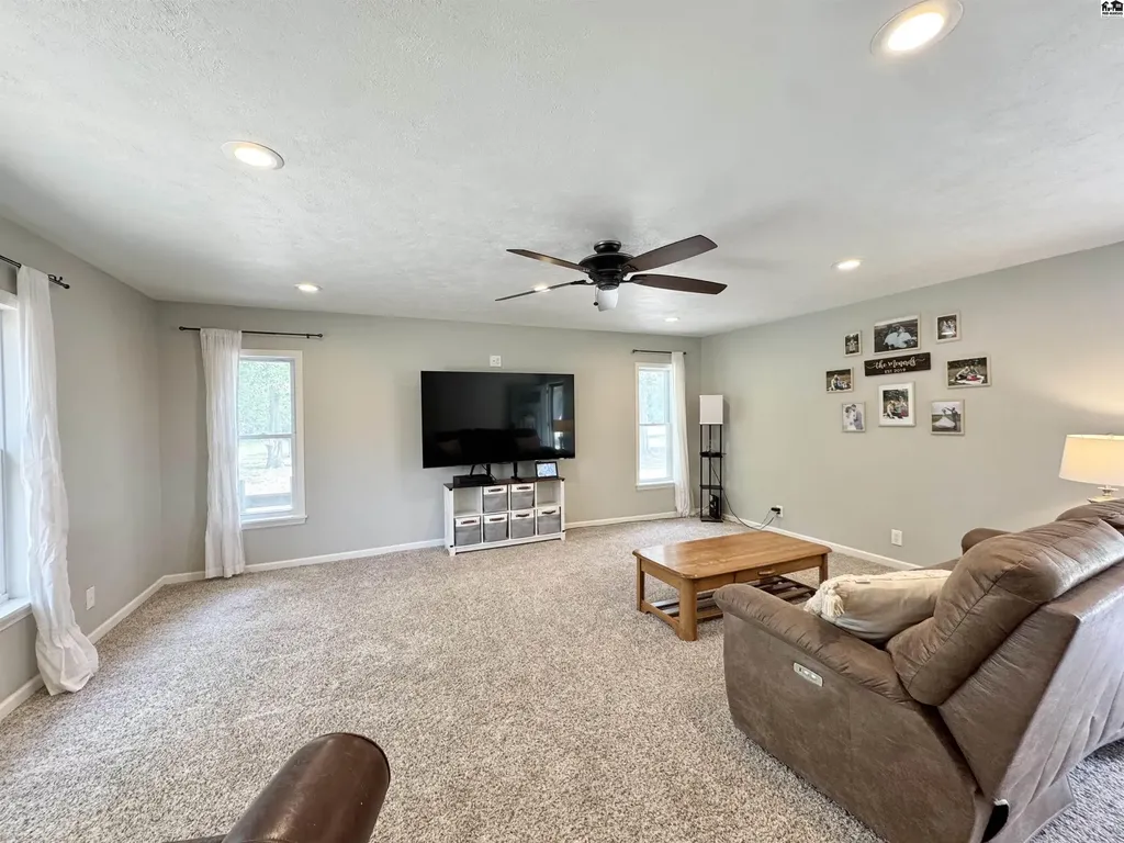 1202 E 56th Avenue Hutchinson KS 67502