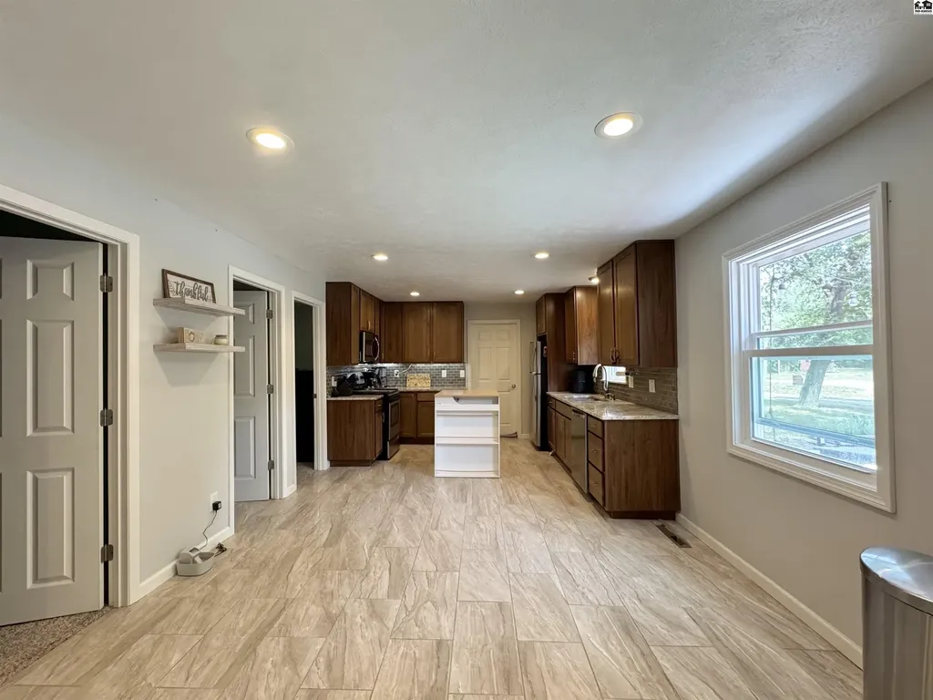 1202 E 56th Avenue Hutchinson KS 67502