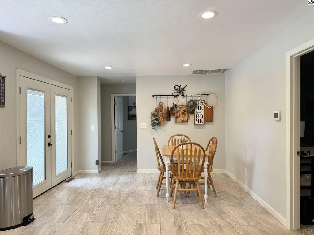 1202 E 56th Avenue Hutchinson KS 67502