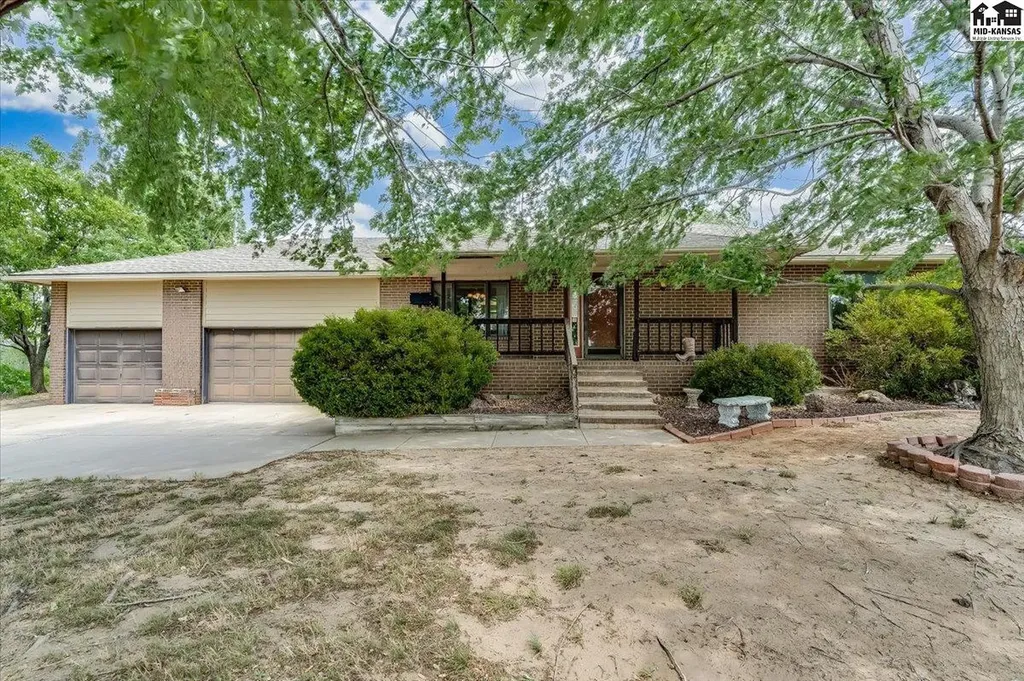 9202 N Plum Street Hutchinson KS 67502
