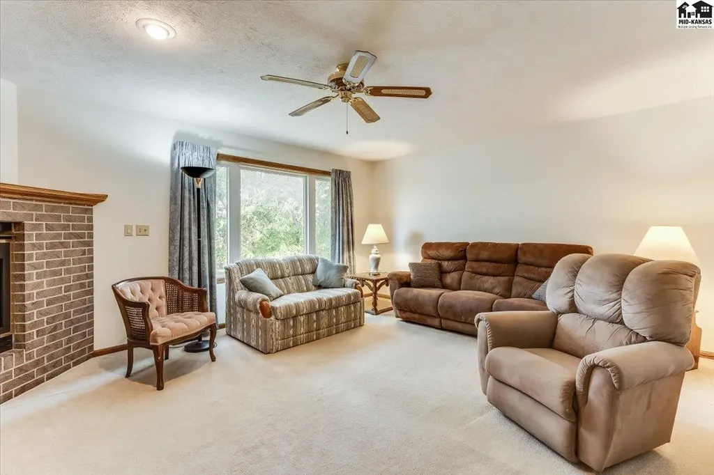 9202 N Plum Street Hutchinson KS 67502