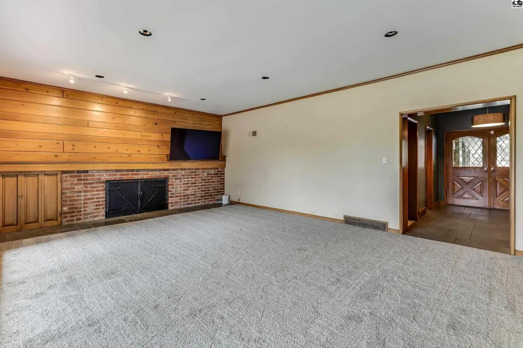 101 W 30th Avenue Hutchinson KS 67502