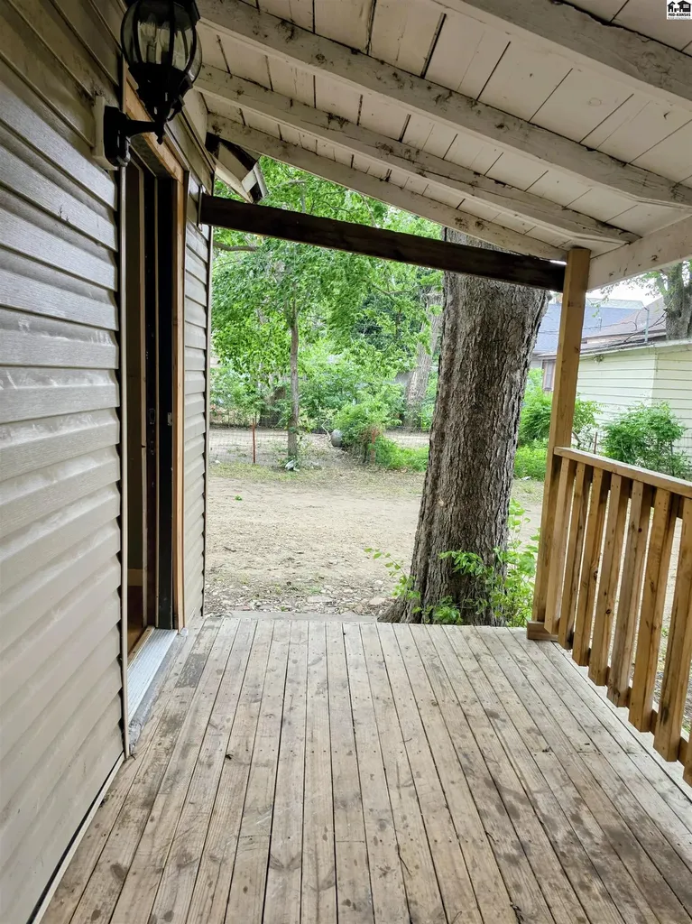 318 1/2 E 5th Avenue Hutchinson KS 67501