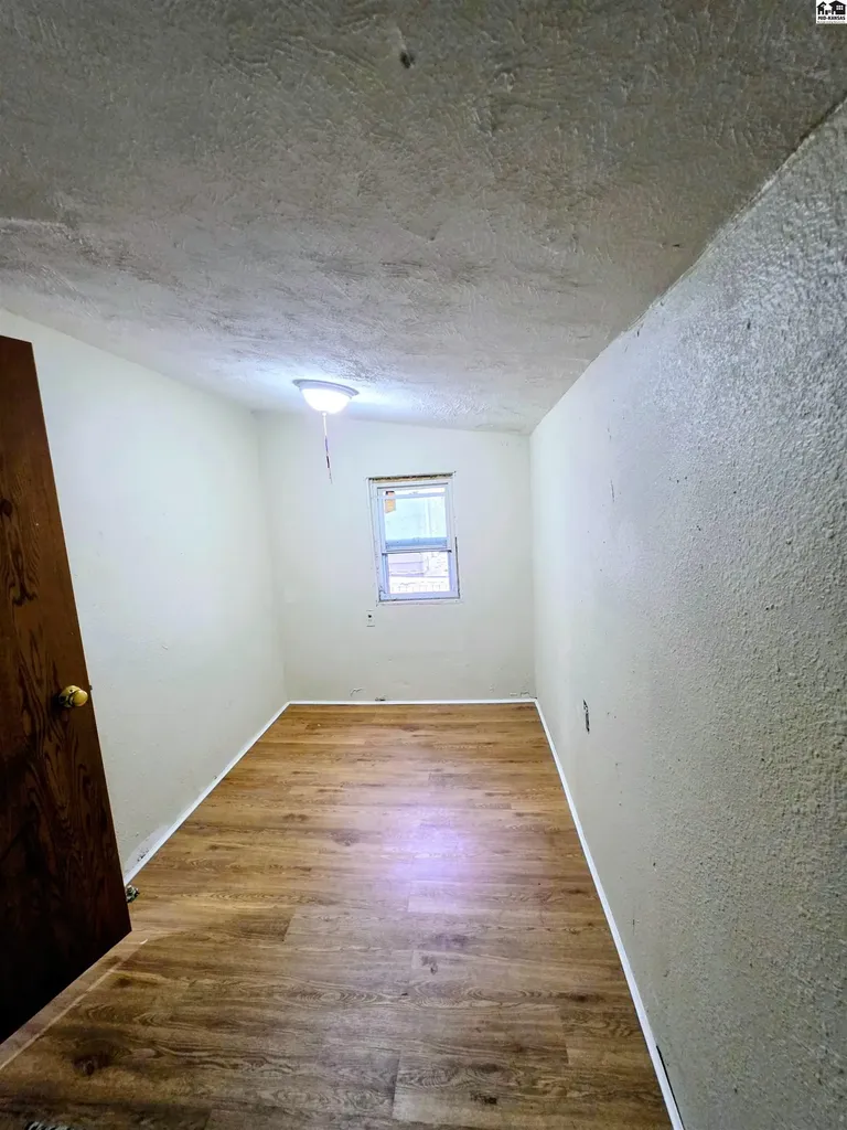 318 1/2 E 5th Avenue Hutchinson KS 67501