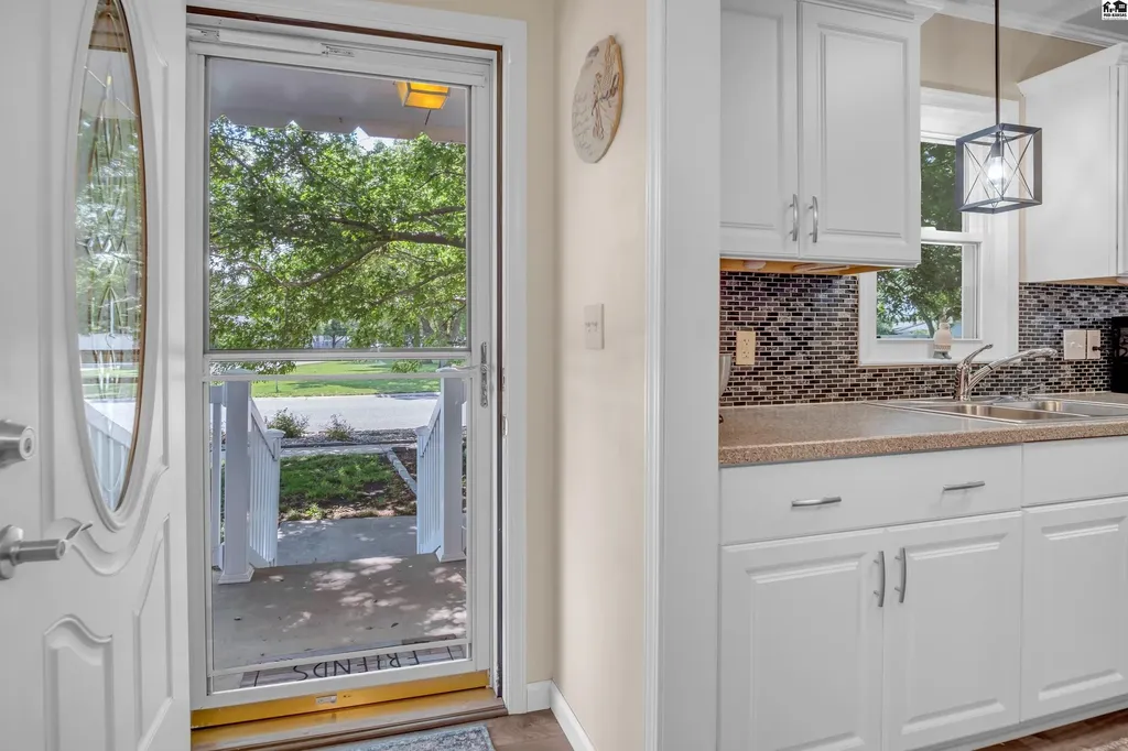 305 Oak Park Drive Mcpherson KS 67460