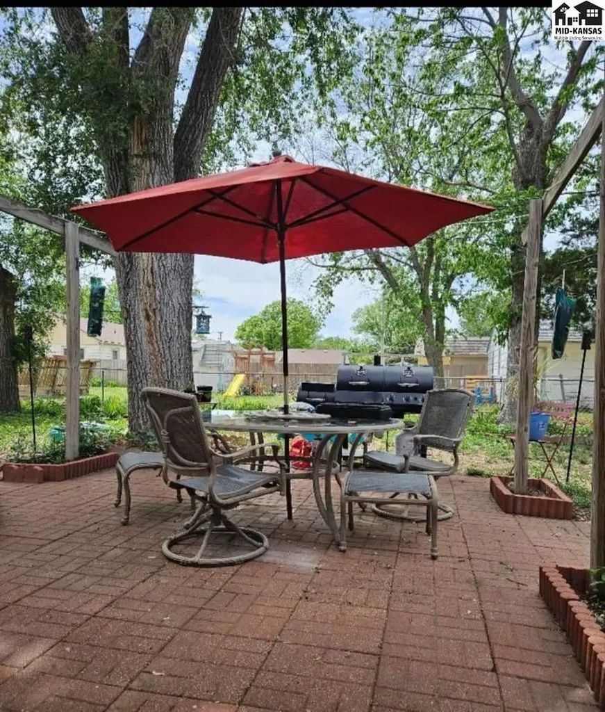 2103 N Jackson Street Hutchinson KS 67502