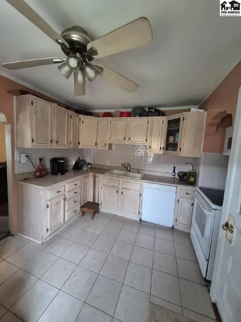 2103 N Jackson Street Hutchinson KS 67502