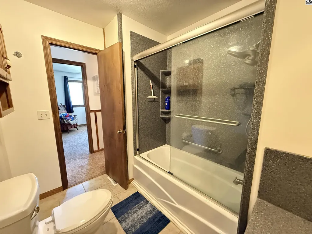 12 Warren Drive South Hutchinson KS 67505