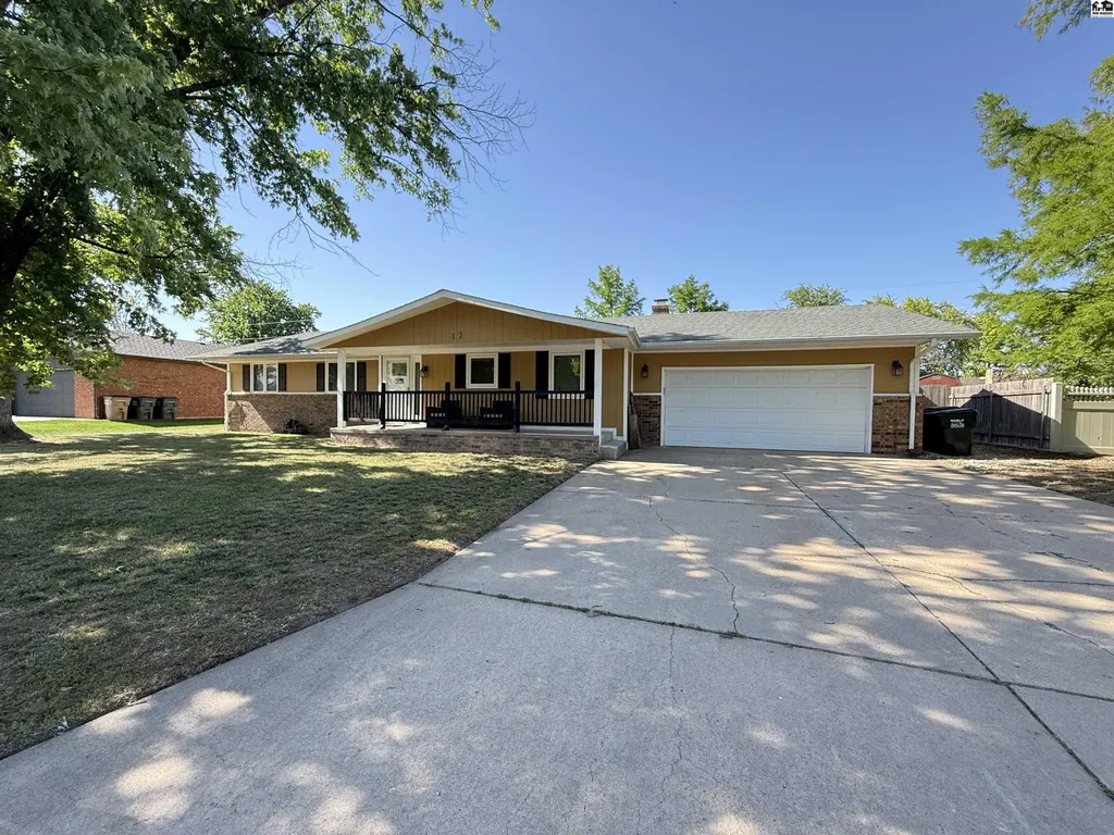 12 Warren Drive South Hutchinson KS 67505