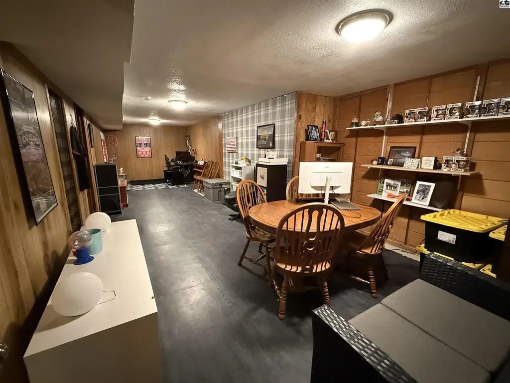 12 Warren Drive South Hutchinson KS 67505